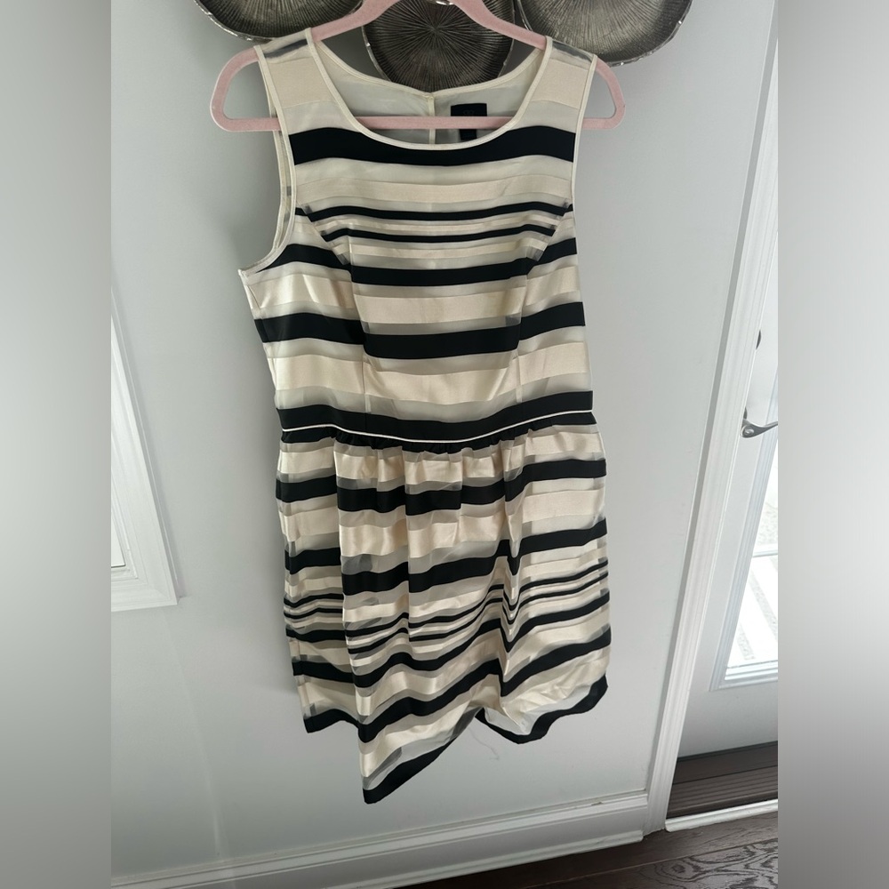 Banana Republic dress - cocktail style or could be good for work.  Size 14.